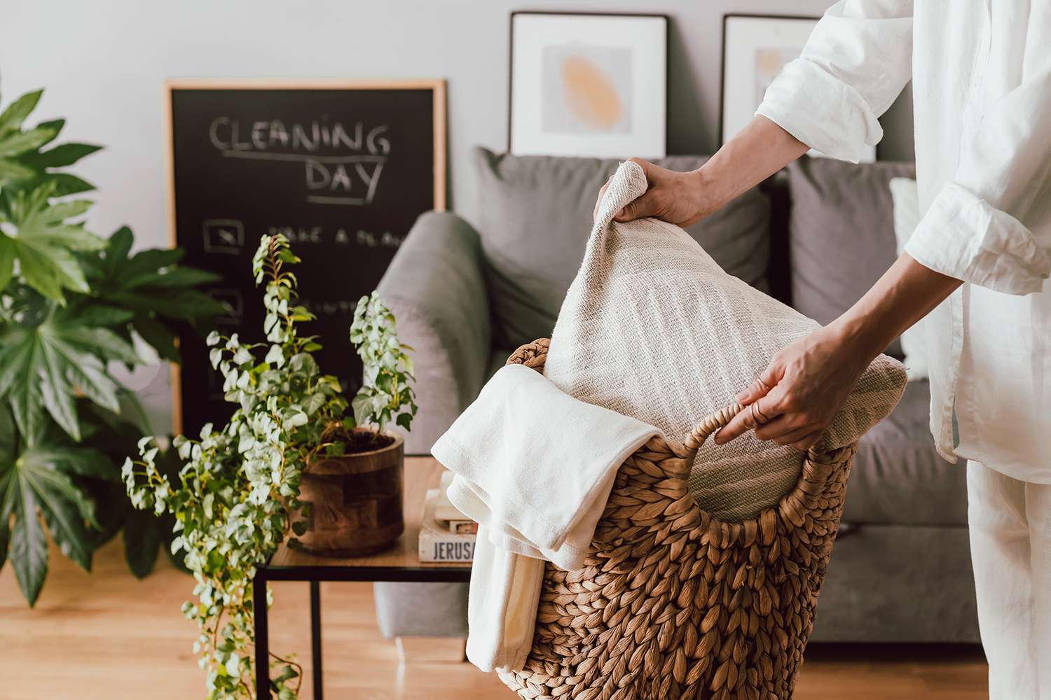 Decluttering and Decorating: The Ultimate Guide